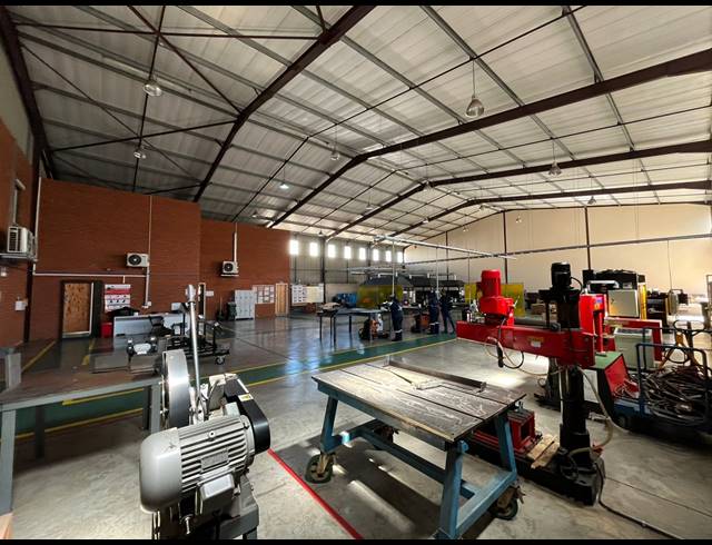 940M² WAREHOUSE TO LET IN DALPARK